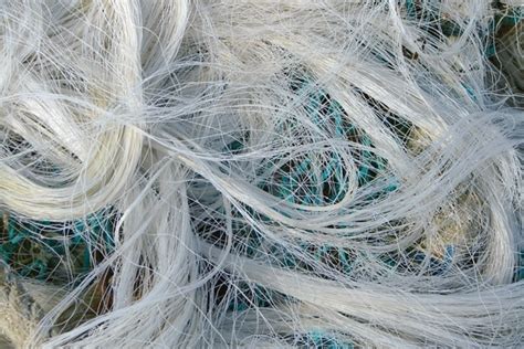  Nylon: ¿Fibra sintética revolucionaria para aplicaciones textiles de alto rendimiento?